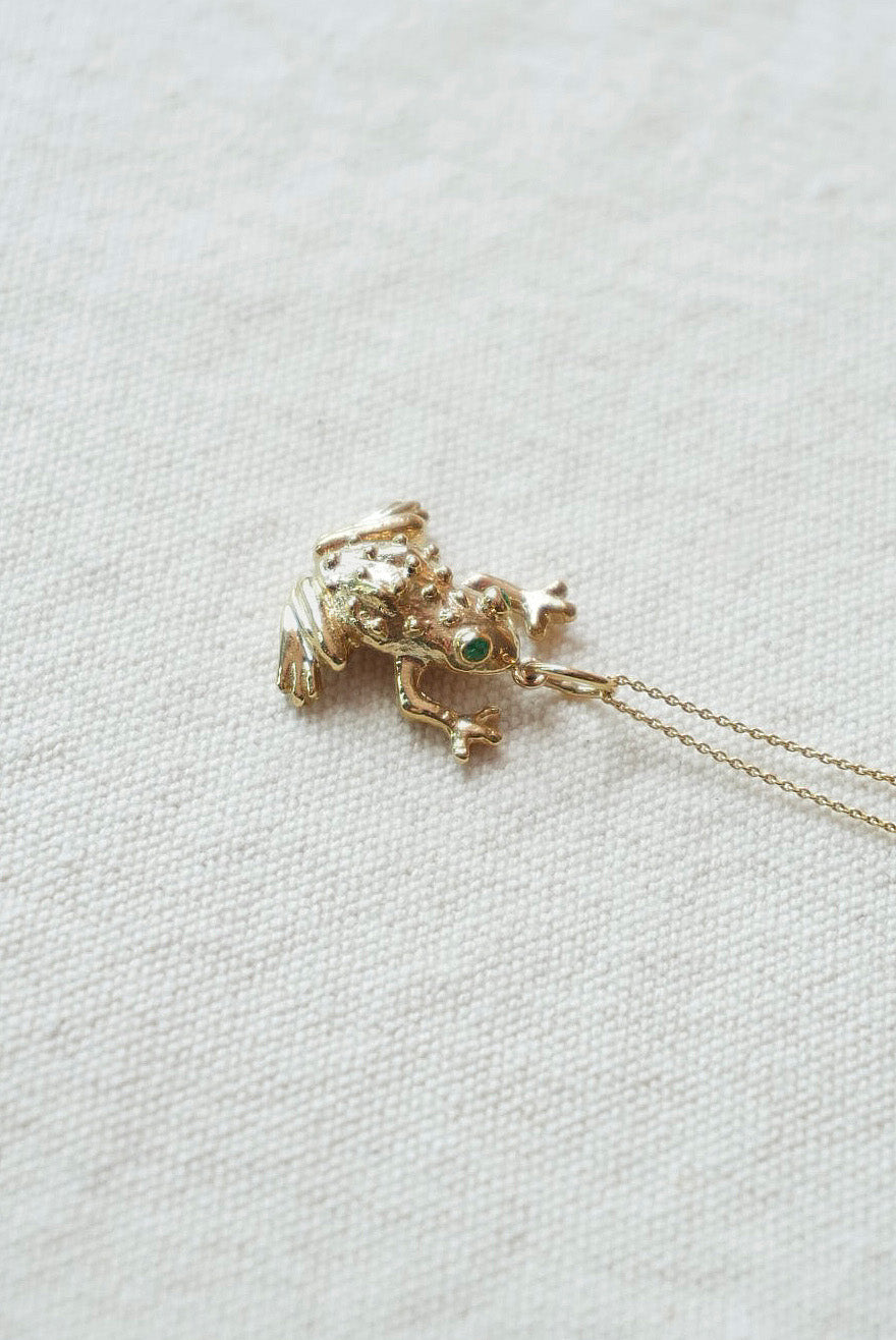 “Bad Bunny” Inspired Emerald Frog Necklace
