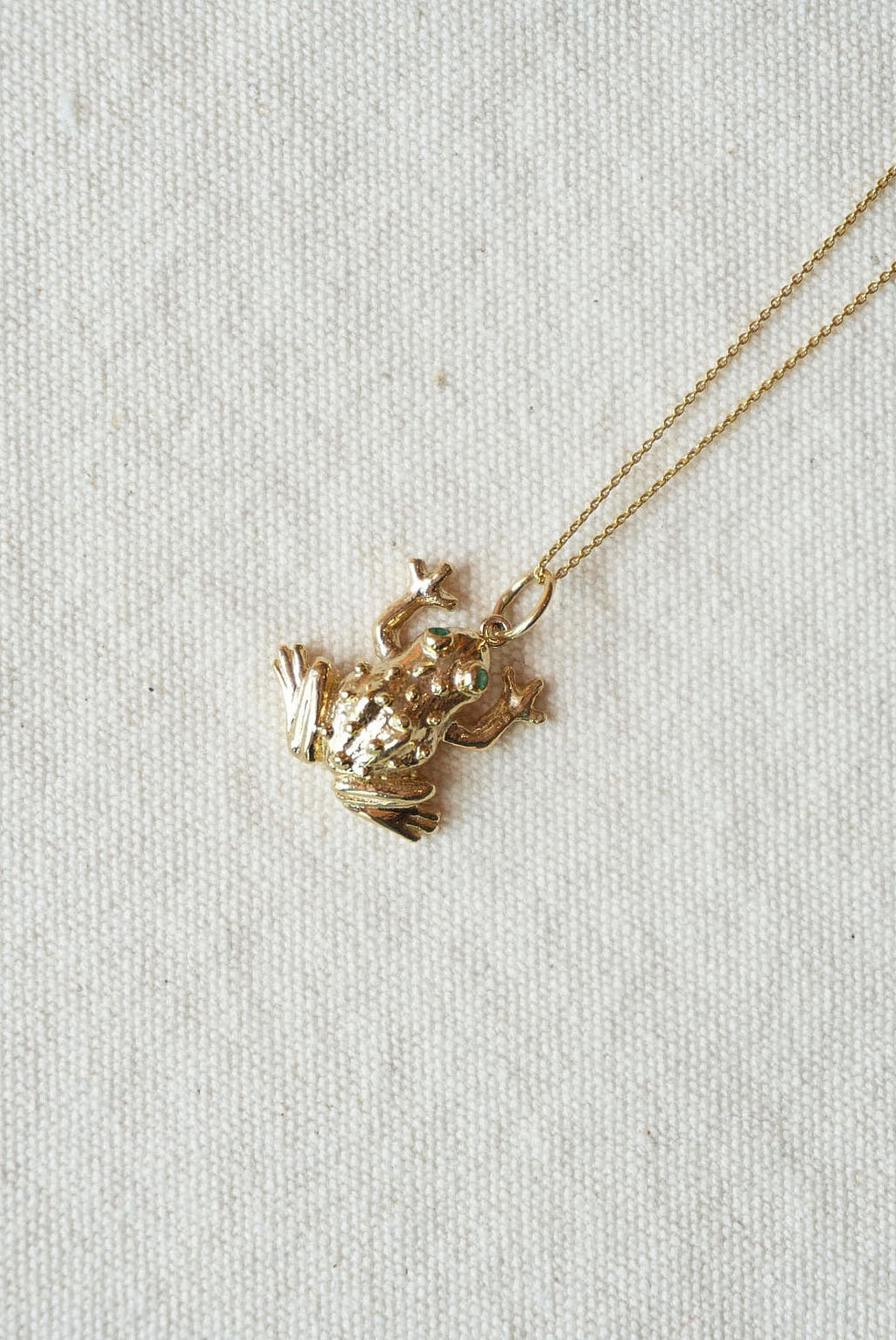“Bad Bunny” Inspired Emerald Frog Necklace