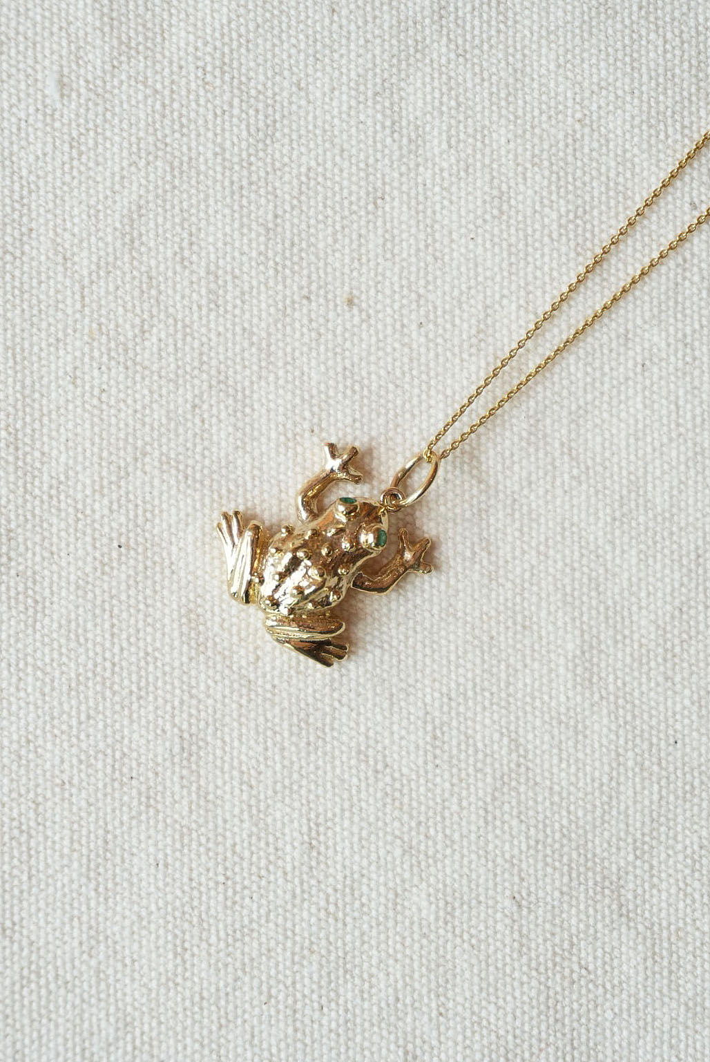 “Bad Bunny” Inspired Emerald Frog Necklace